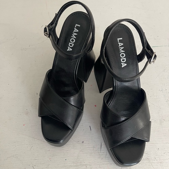 LAMODA flared heel platform sandal in black, size: 6 - Picture 2 of 9
